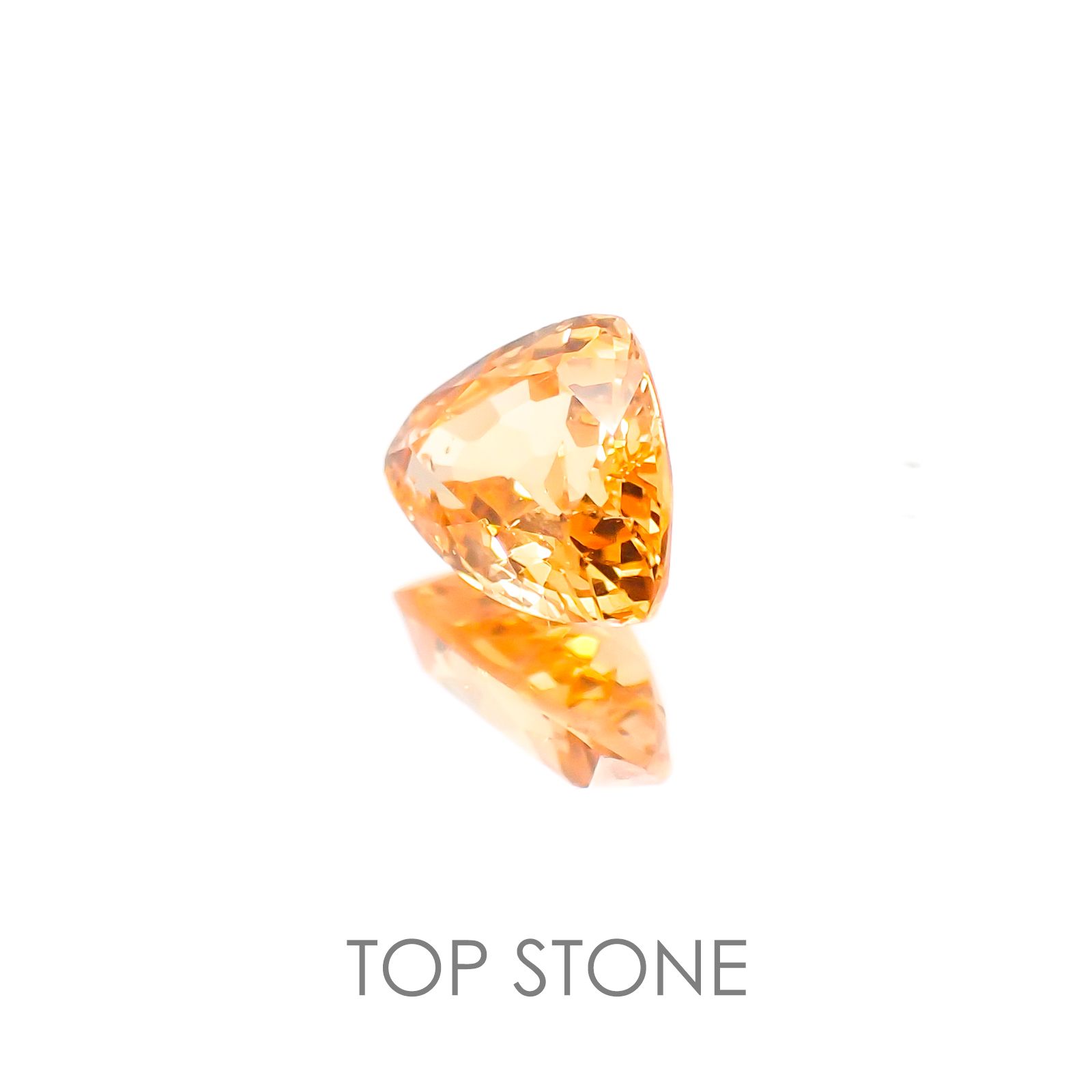 スペサルティンガーネット マンダリンオレンジカラー(宝石名スペサルティン・ガーネット) ケニア産 0.56ct 識別済[20118099]5.8×4.6mm前後