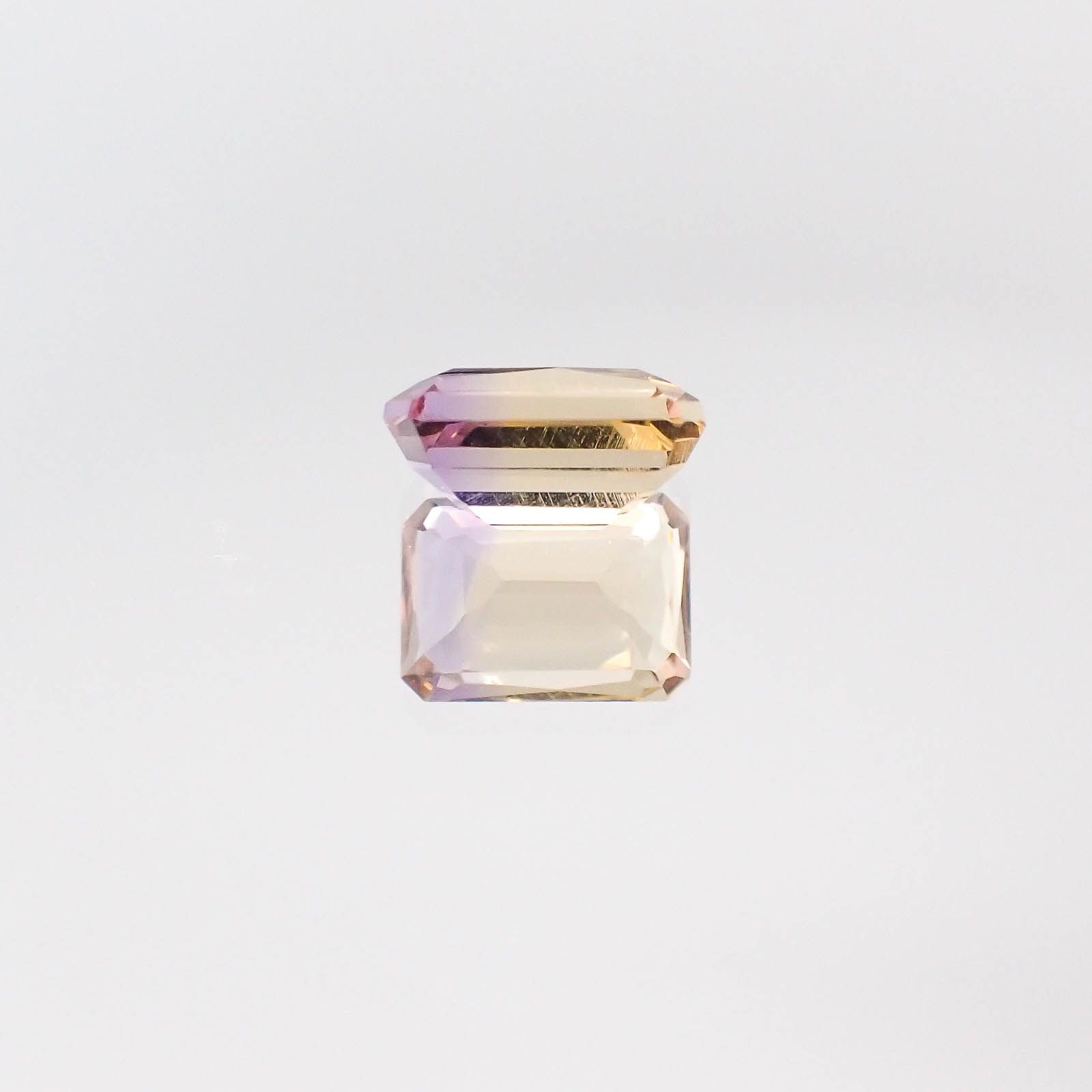 アメトリン(宝石名バイカラー・クォーツ/別名アメトリン)ボリビア産 1.26ct 識別済[231023882]7.6x5.6mm前後