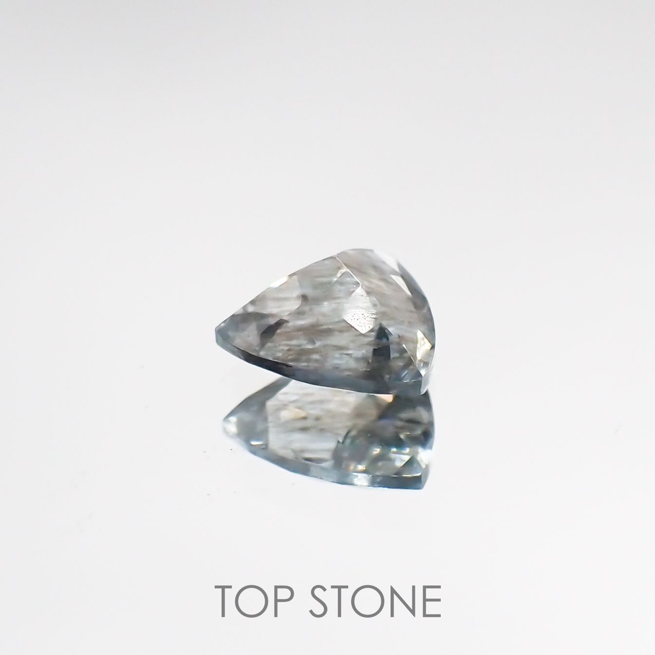 アベンチュリンアクアマリン ブラジル産 ルース 0.92ct[210611295]7×7.1mm前後