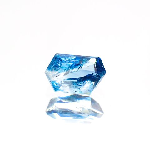 ◇カスタムカット◇ユークレース(宝石名ユークレース) ジンバブエ産 0.211ct ソ付(日独)[20107164]4.5×2.7mm前後