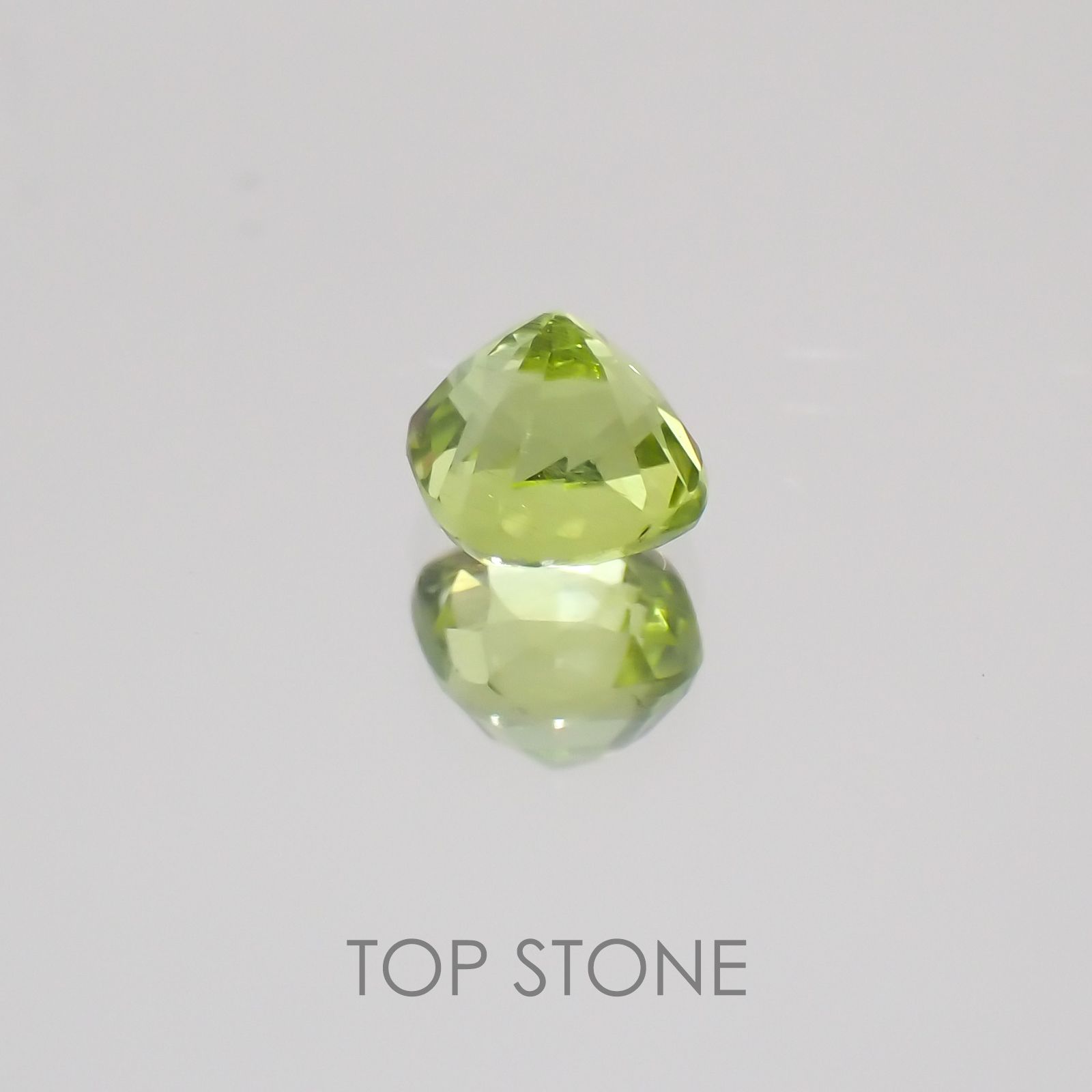 グリーンエンスタタイト(宝石名グリーン・エンスタタイト) カメルーン産 0.37ct 識別済[20128860]3.8×3.8mm前後