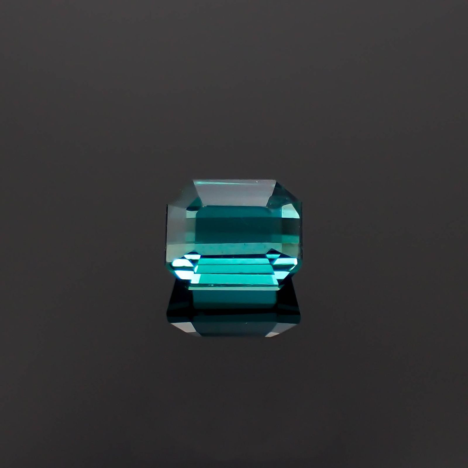 ブルートルマリン(宝石名トルマリン)アフガニスタン産 識別済 0.74ct / 5.4x4.4mm前後 [230220456]