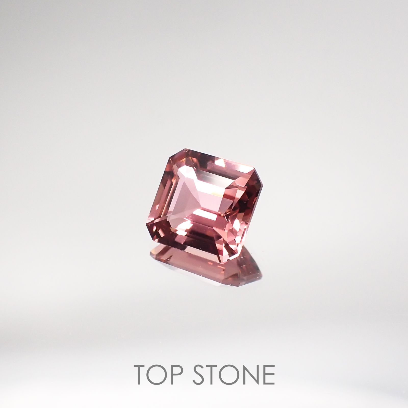 ピンクトルマリン パパラチャカラー(宝石名ピンク・トルマリン) ルワンダ産 1.746ct ソ付(彩珠)[210711637]7.6×7.3mm前後