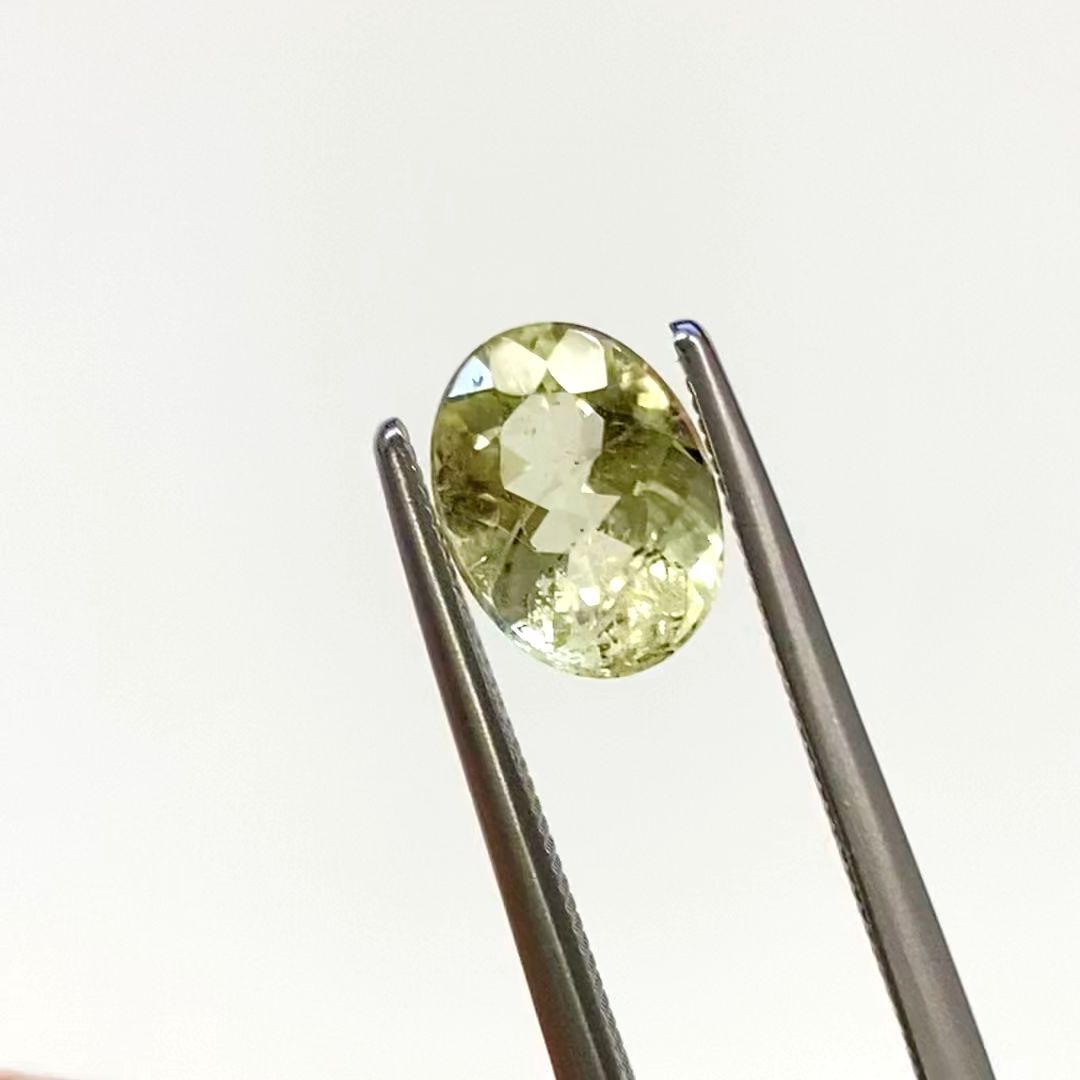 ブラジリアナイト(宝石名ブラジリアナイト) ブラジル産 1.44ct 識別済