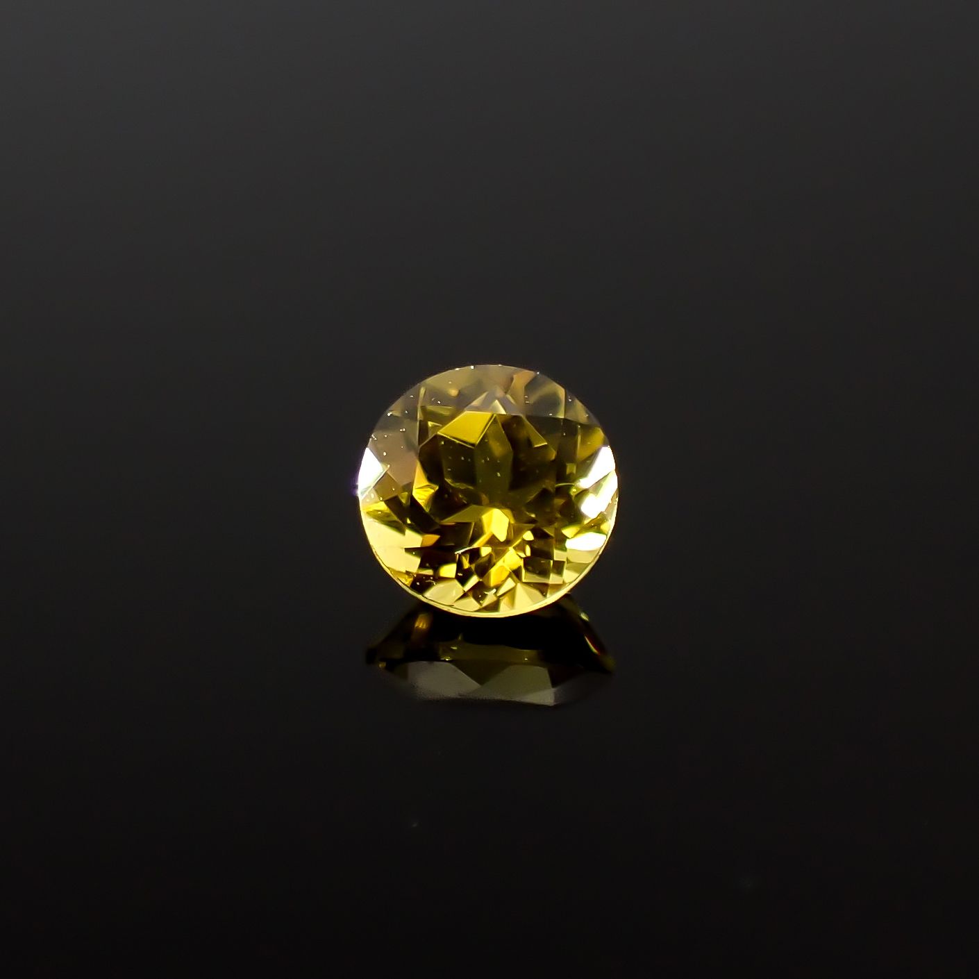 カナリートルマリン ザンビア・カナリー鉱山産 0.27ct[240527817]3.9x3.9mm前後