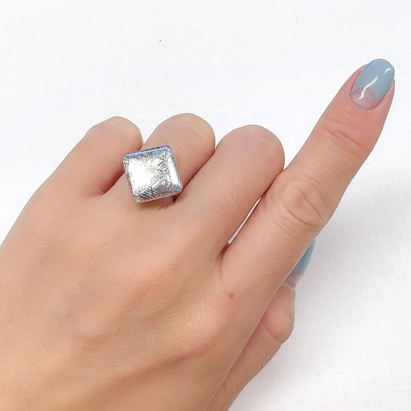 ムオニナルスタ隕石 発見地:スウェーデン 15.84ct[240125778]13.7x13.7mm前後