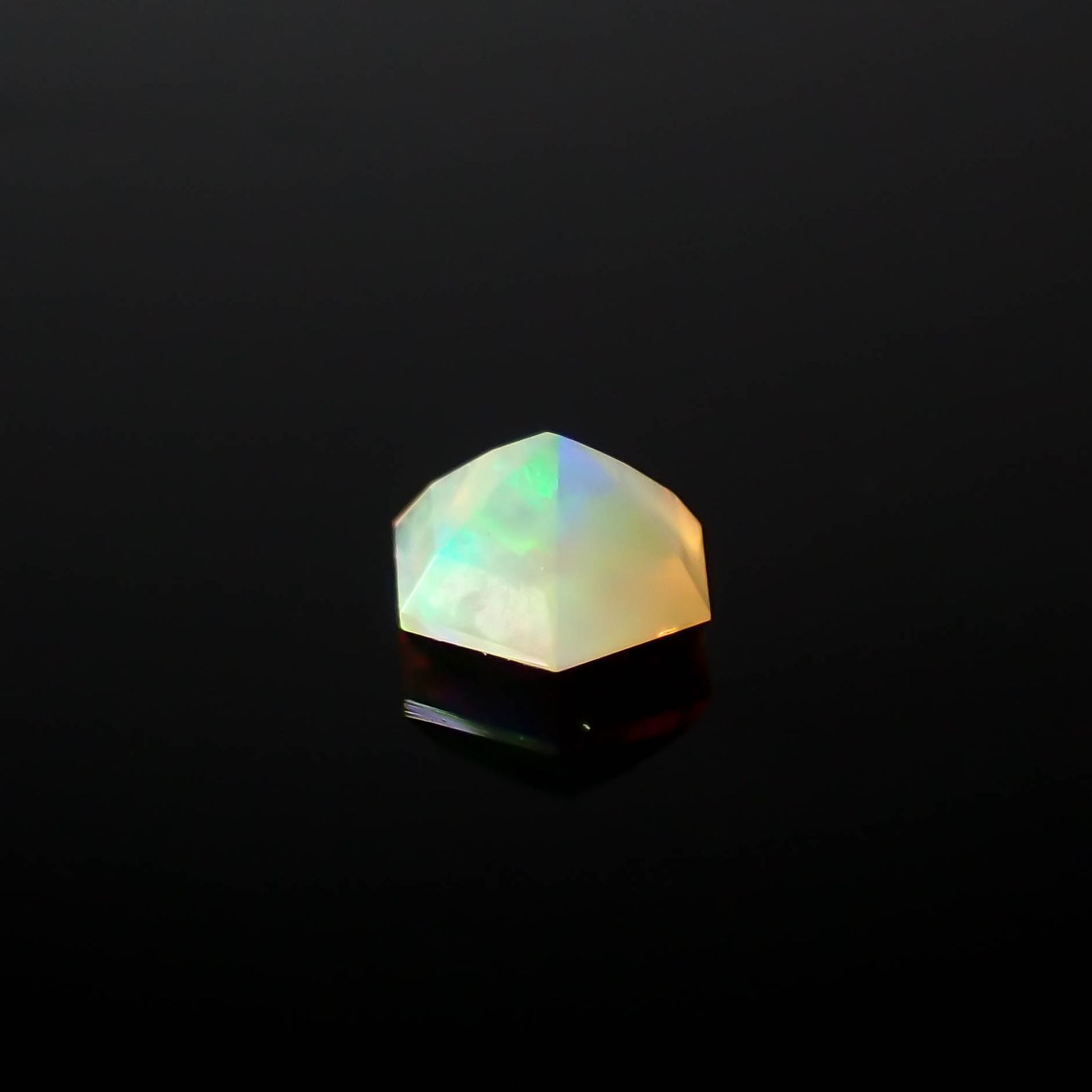 ◇ヘキサゴンカット◇エチオピアオパール エチオピア産 0.13ct[240226215]3.7x3.7mm前後