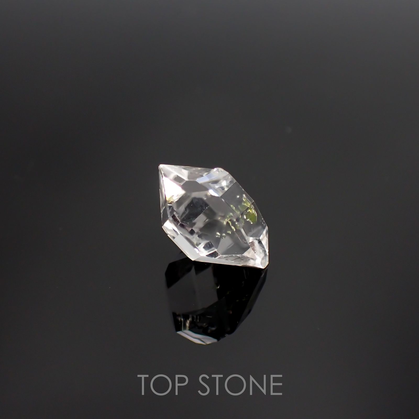 オイルインクォーツ原石 パキスタン産 5.64ct[210811429]13.7×10.6mm前後