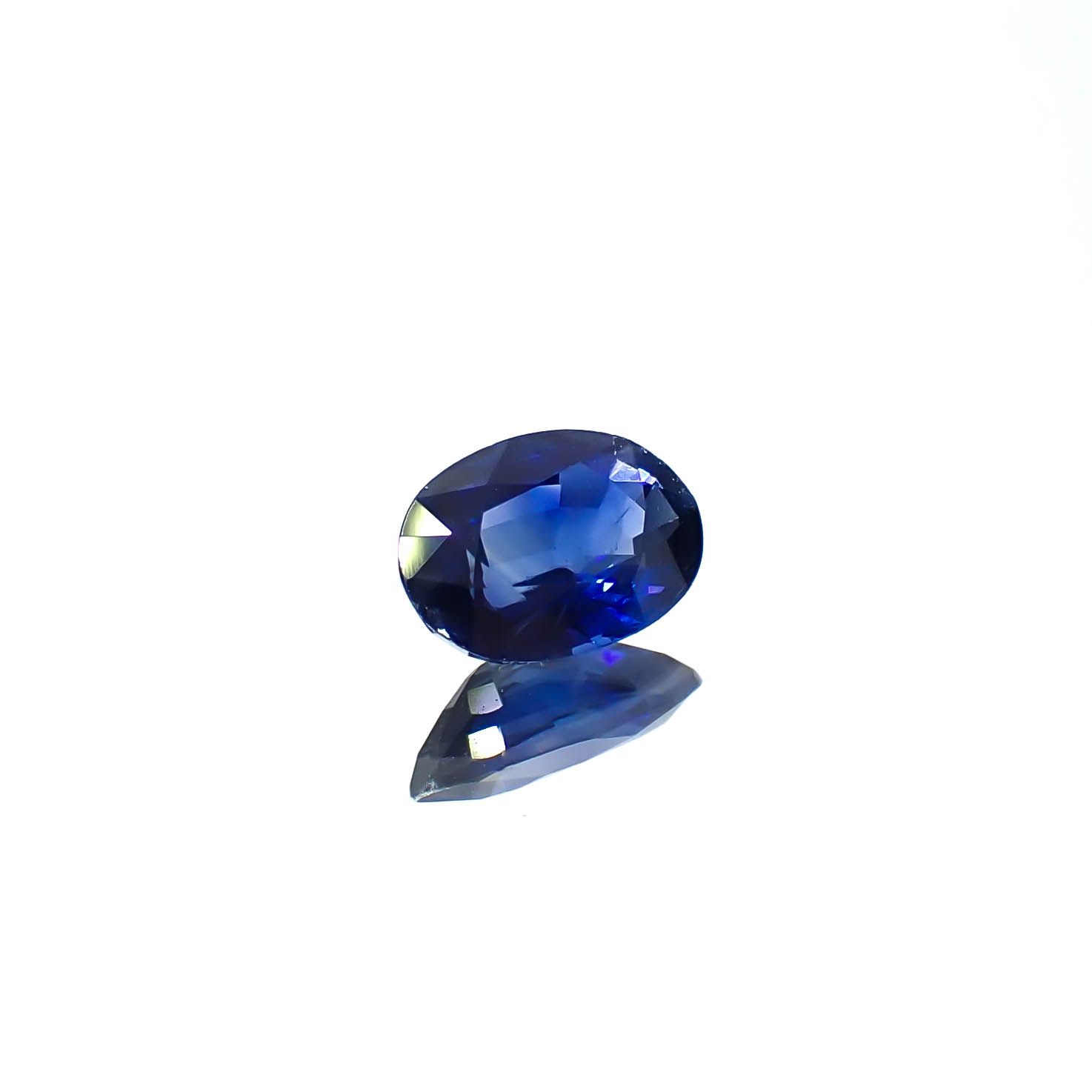 サファイア スリランカ/マダガスカル産 0.57ct / 6.2x4.3mm前後 [251031221]