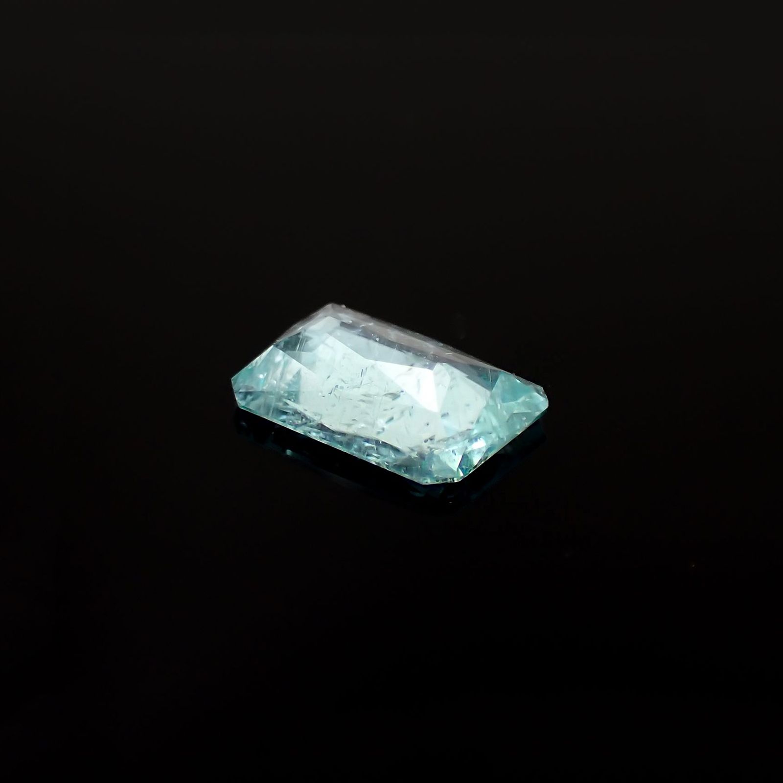 パライバトルマリン(宝石名トルマリン/別名パライバ・トルマリン)モザンビーク産 ソ付(宝貴協) 2.283ct / 10.92x7.59mm前後 [230421880]