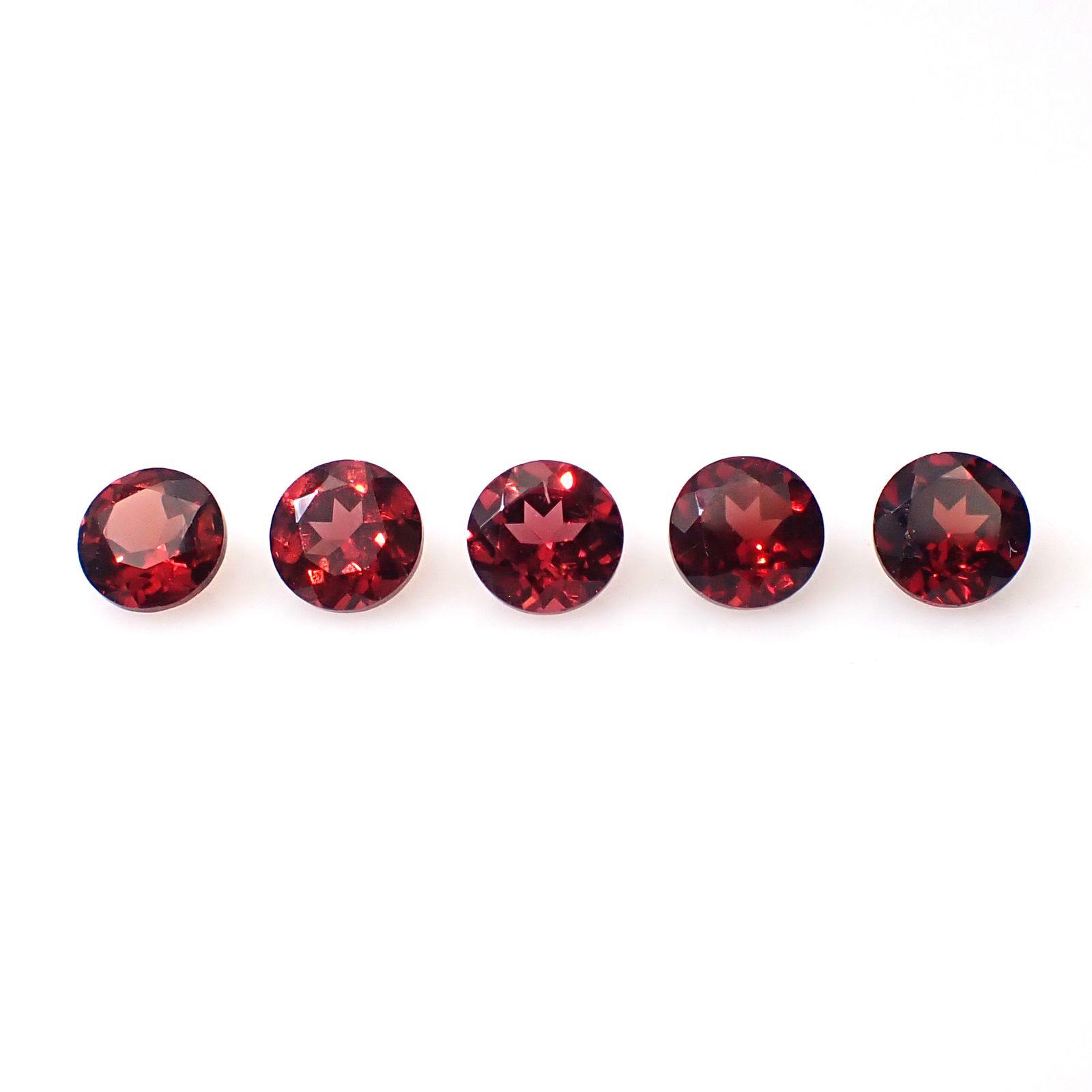 <ランダムセレクト1個販売>パイラルスパイトガーネット モザンビーク産 約0.57ct [250129787]5x5mm前後