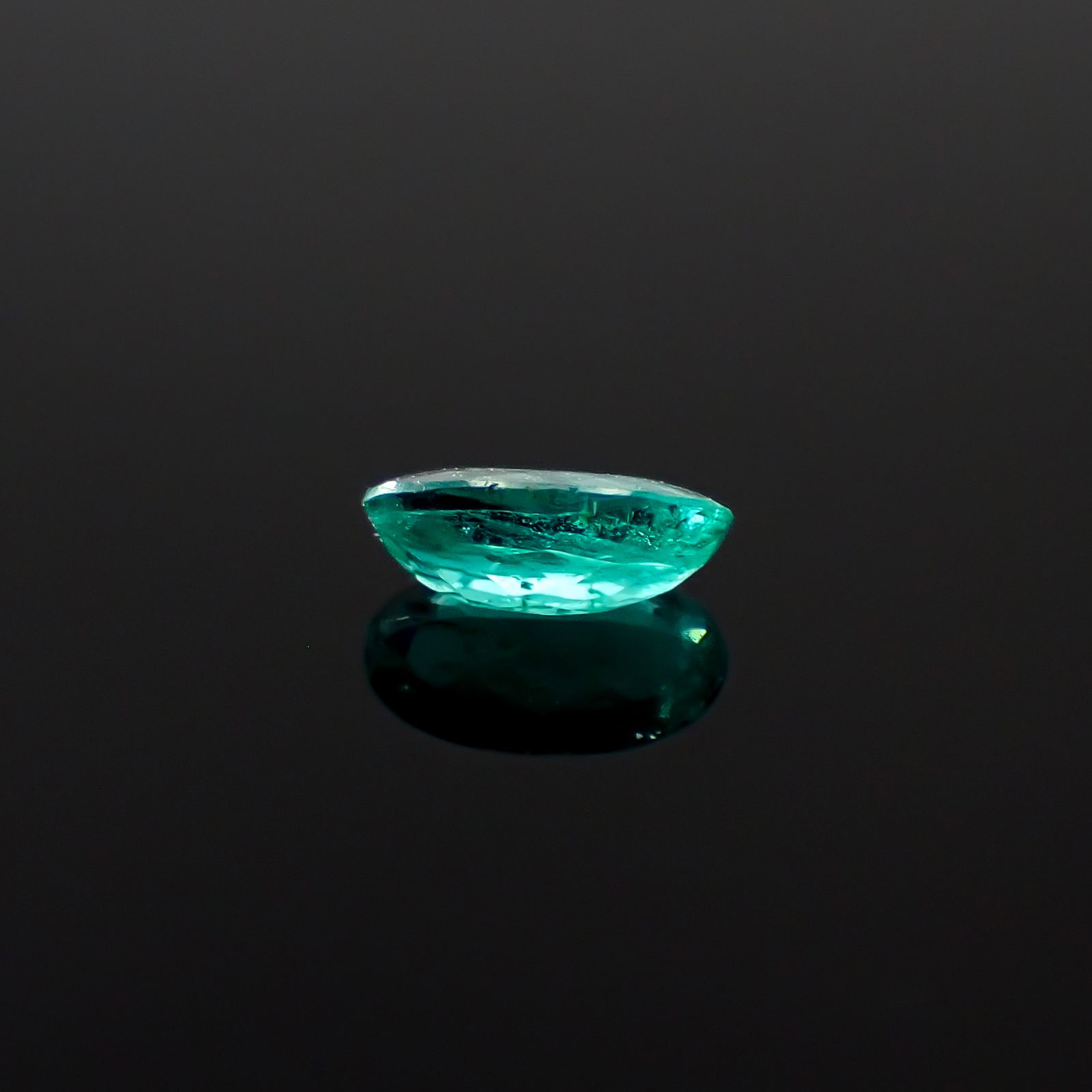 パライバトルマリン ブラジル・パライバ州バターリャ鉱山産 0.30ct[240928759]5.9x3.4mm前後