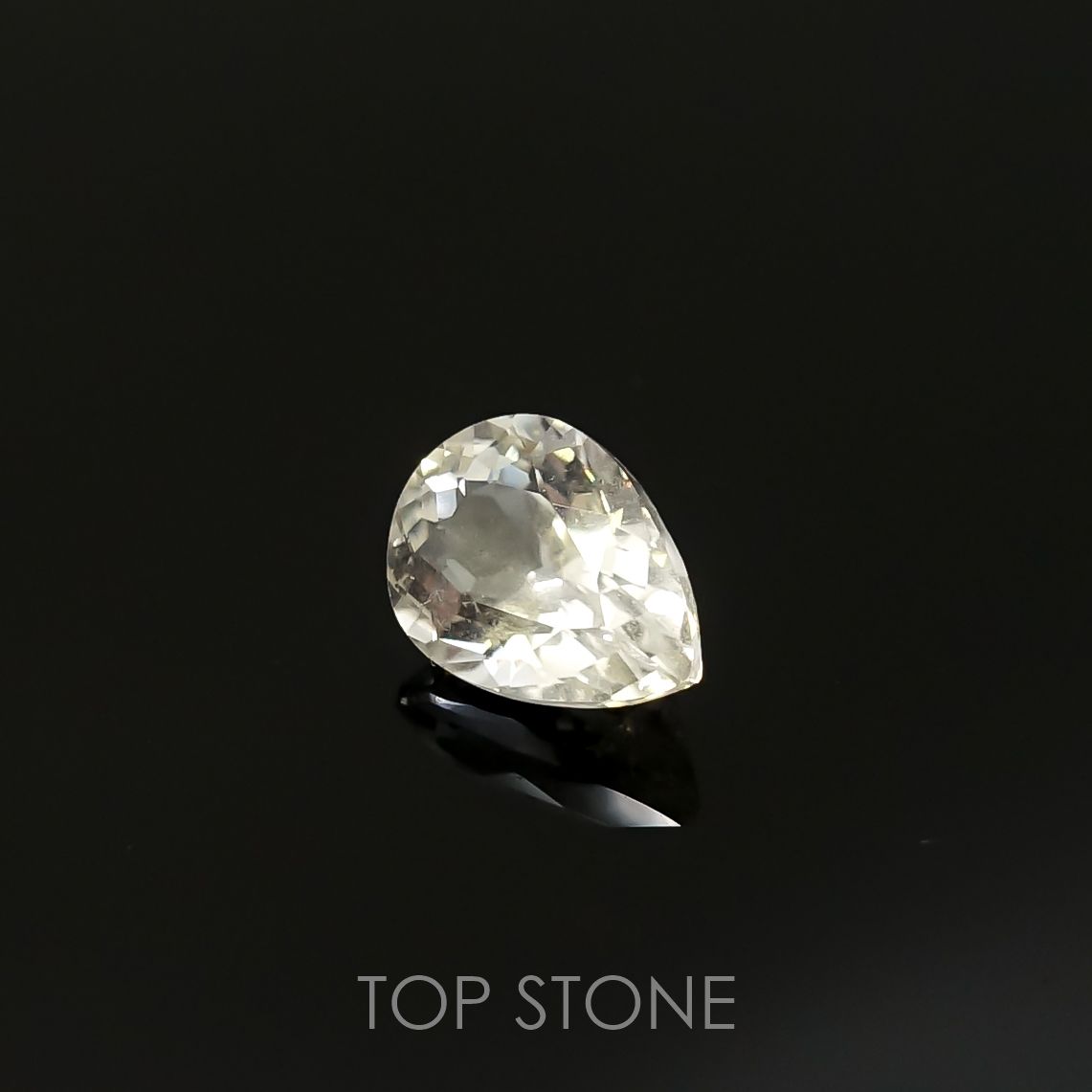 フェナカイト(宝石名フェナカイト)ロシア産 2.04ct 識別済[220515729]9.9x7mm前後