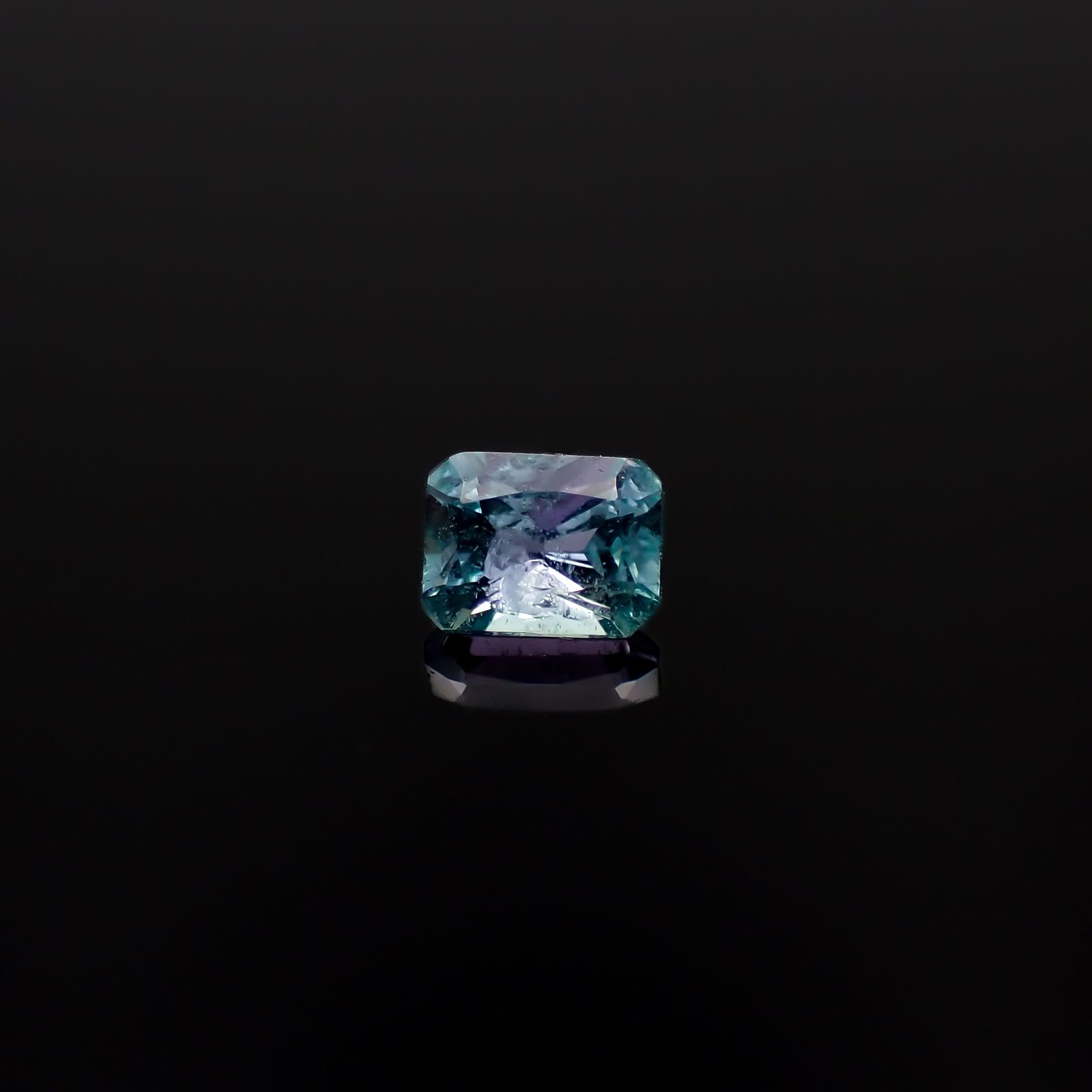 ブルーコーネルピン(宝石名ブルー・コーネルピン)タンザニア産 0.27ct 識別済[240527690]4.1x3.2mm前後
