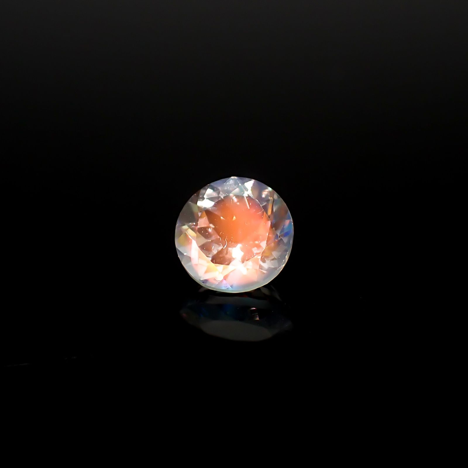 レインボームーンストーン マダガスカル産 1.14ct / 6.9x6.9mm前後 [260632383]