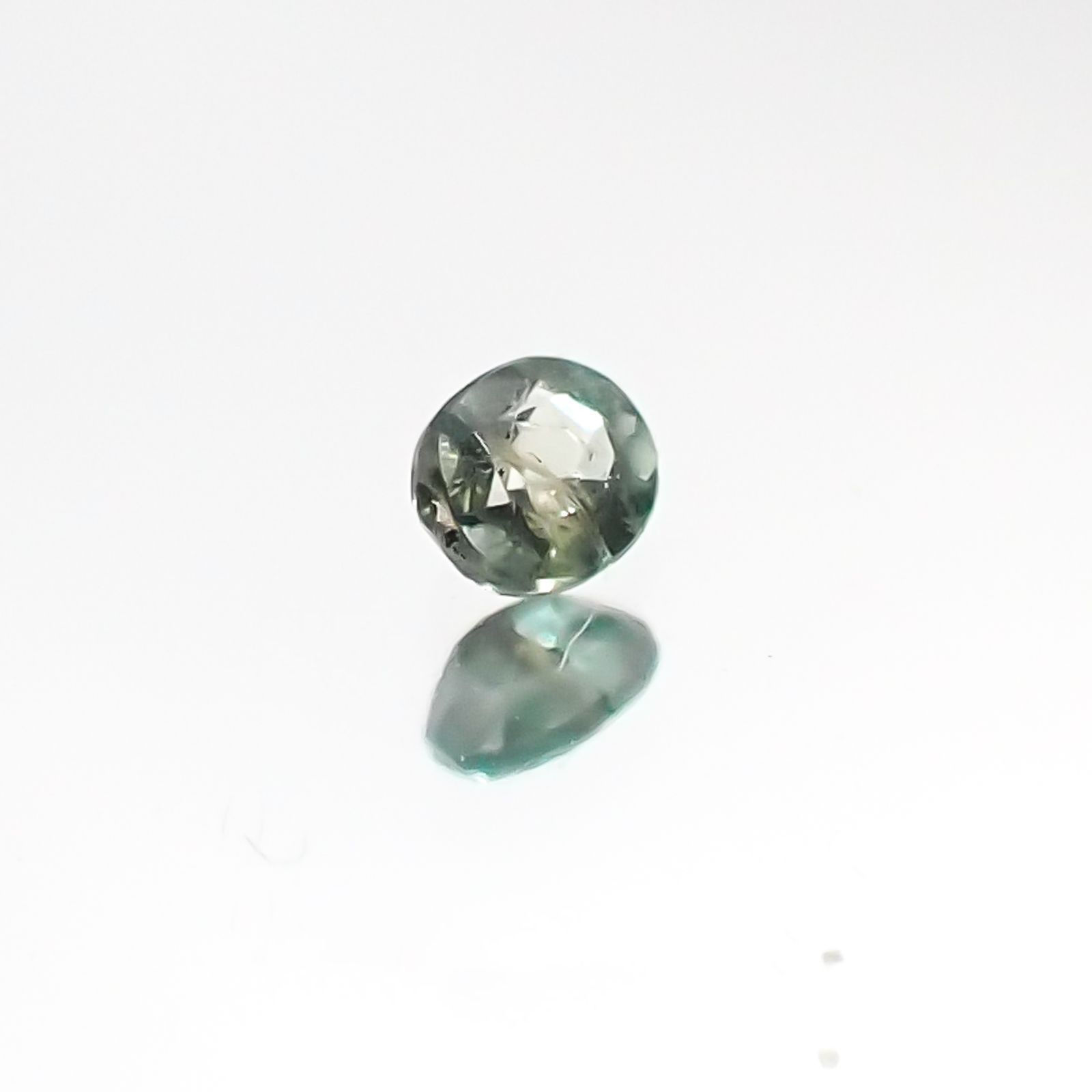 アレキサンドライト(宝石名アレキサンドライト) ブラジル産 0.057ct 識別済[20095556]2.4×2mm前後