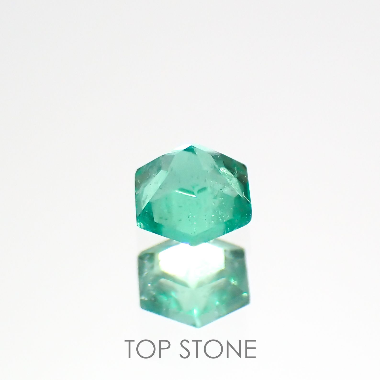 ◇ヘキサゴンカット◇エメラルド(宝石名エメラルド)ザンビア産 0.12ct 識別済[220115192]3x2.9mm前後