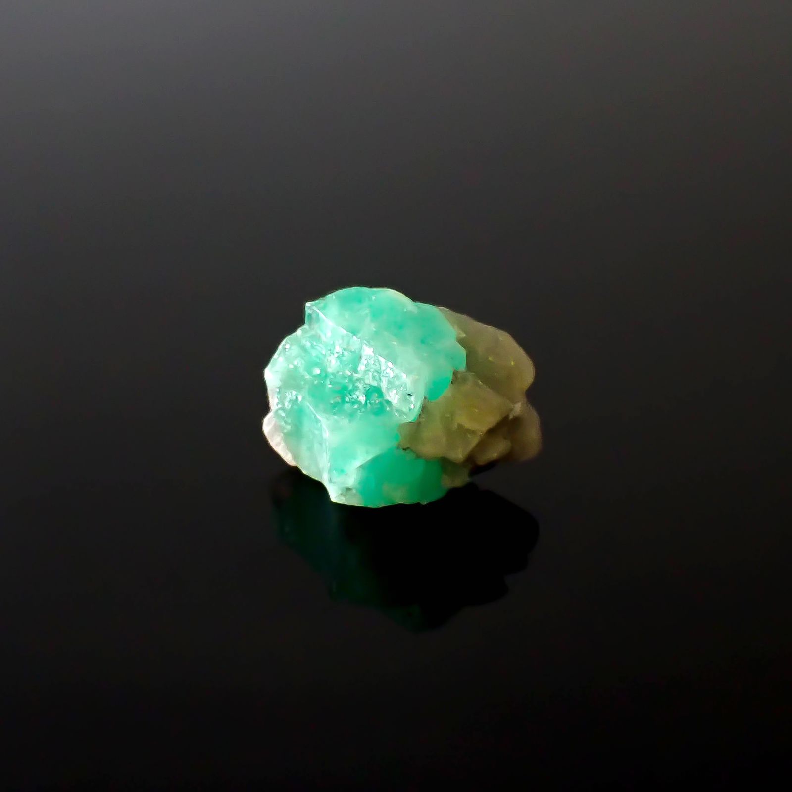 エメラルド原石 コロンビア産 16.62ct [250430181]11.1x19.1mm前後
