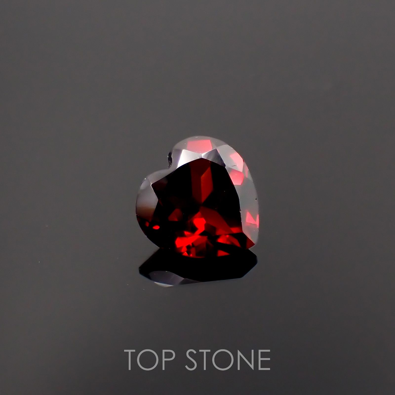 パイラルスパイトガーネット モザンビーク産 0.89ct[230119840]6x5.9mm前後
