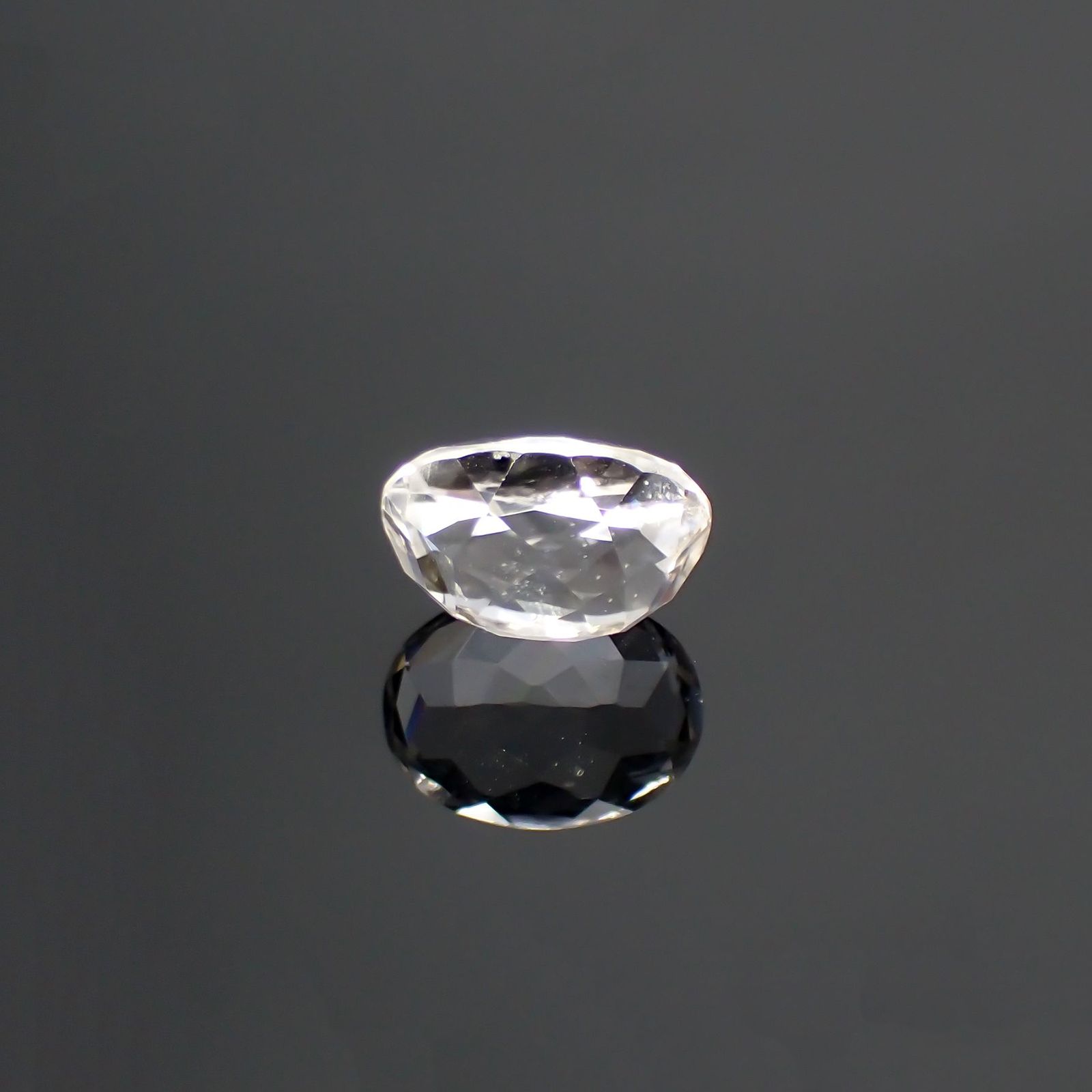カラーレススポジュミン(宝石名ホワイト・スポジュミン) ブラジル産 1.58ct 識別済[210912630]7.9×5.9mm前後
