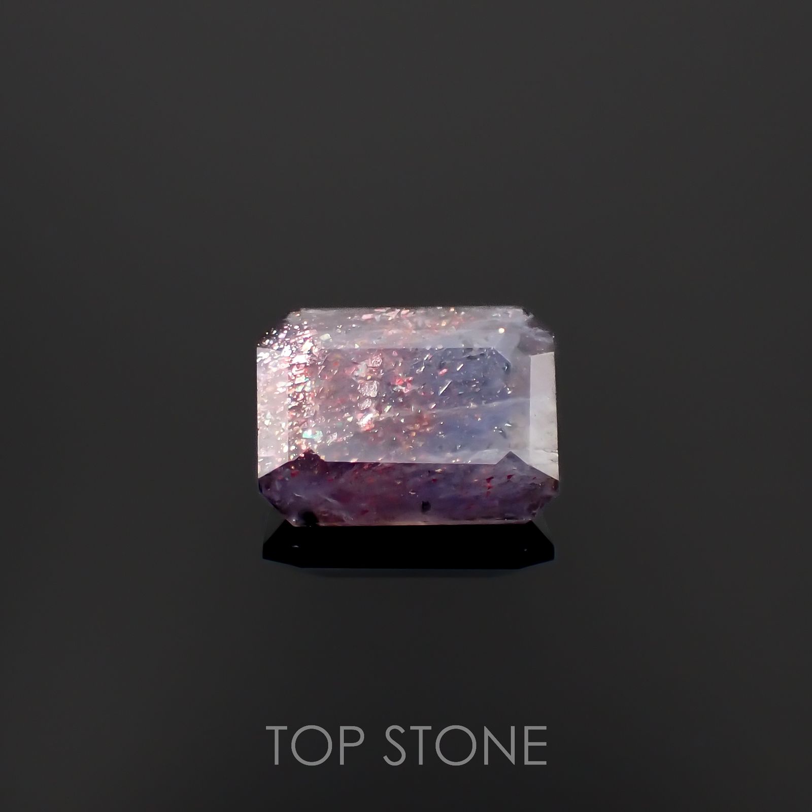 ブラッドショットアイオライト インド産 1.36ct[221219650]8.5x6.6mm前後