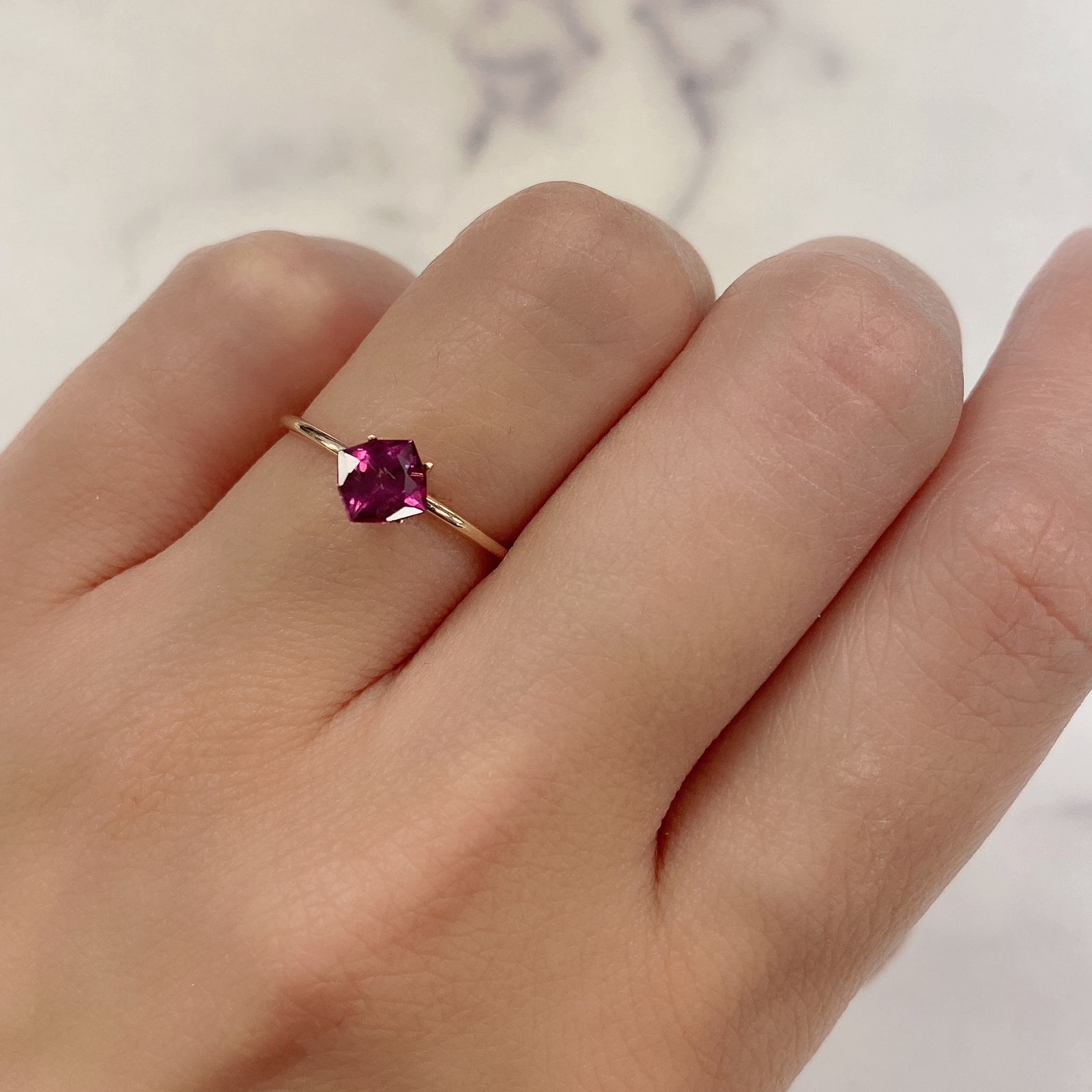 ◇カスタムカット◇グレープガーネット(宝石名ガーネット) ブラジル産 0.71ct 識別済[21019682]5.1×5.1mm前後