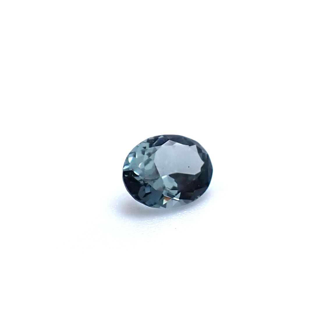 ブルーイッシュグレースピネル モザンビーク産 0.33ct / 5x3.9mm前後 [260632520]