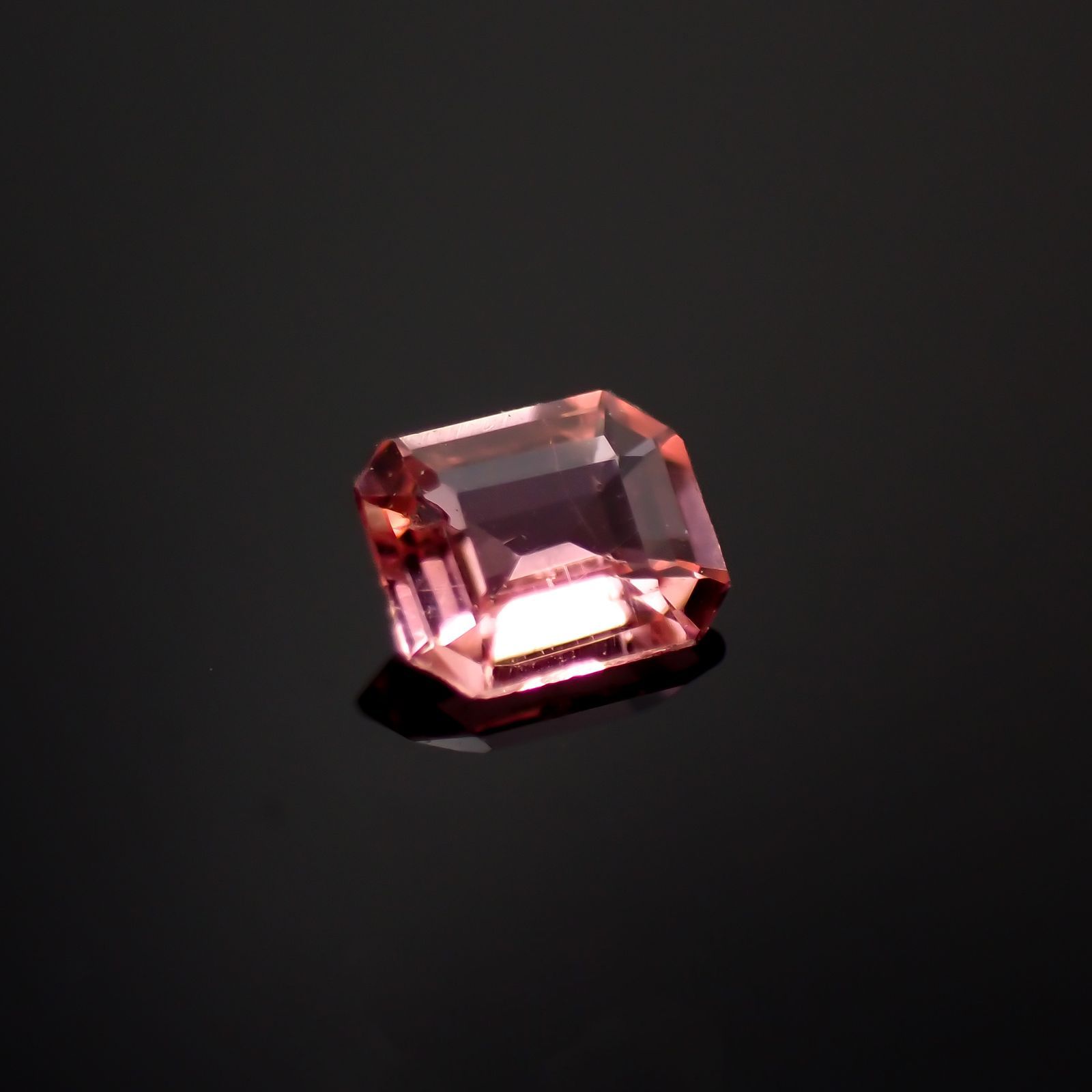 ヴェイリネナイト(宝石名ベイリネナイト)パキスタン産 0.11ct 識別済[221219288]3.2x2.6mm前後