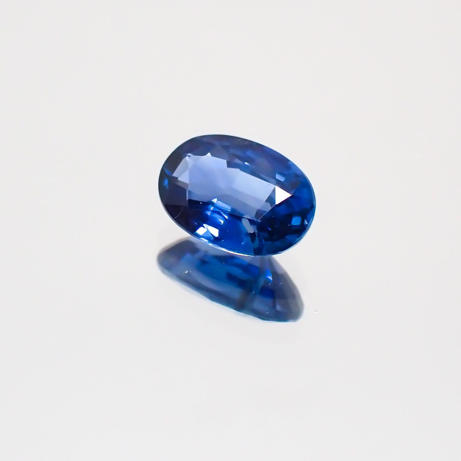 サファイア マダガスカル・スリランカ産 ルース 0.6ct[20128718]6.1×4mm前後
