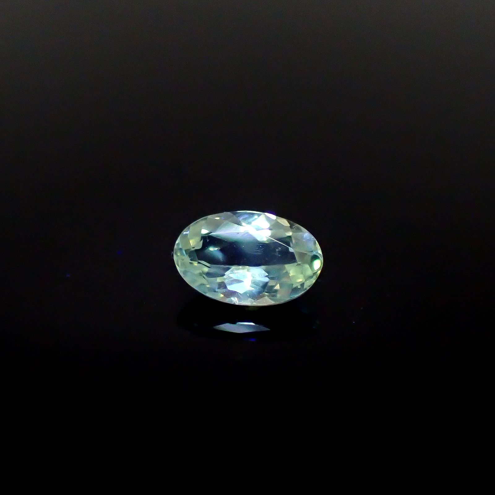 クリソベリルキャッツアイ スリランカ産 0.48ct [250329925]6.1x3.9mm前後