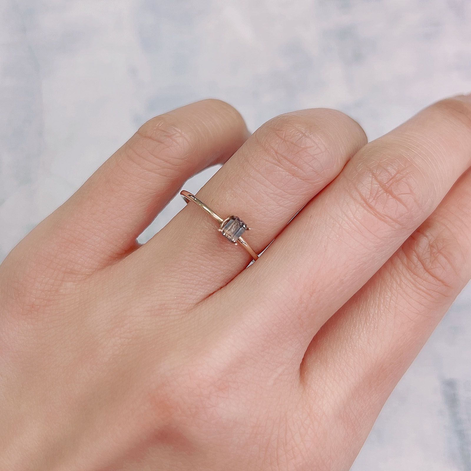 バイカラーサファイア(宝石名バイカラー・サファイア) タンザニア産 0.24ct 識別済[20117289]3.8×3mm前後