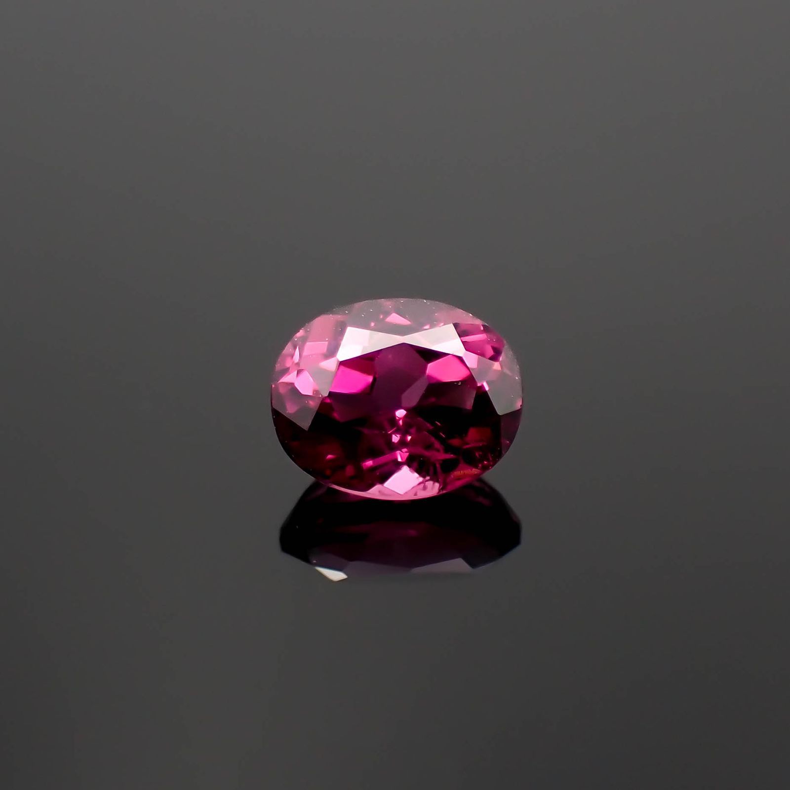 カラーシフトマラヤガーネット(宝石名ガーネット)タンザニア産 0.95ct 識別済[230120273]6.2x5mm前後