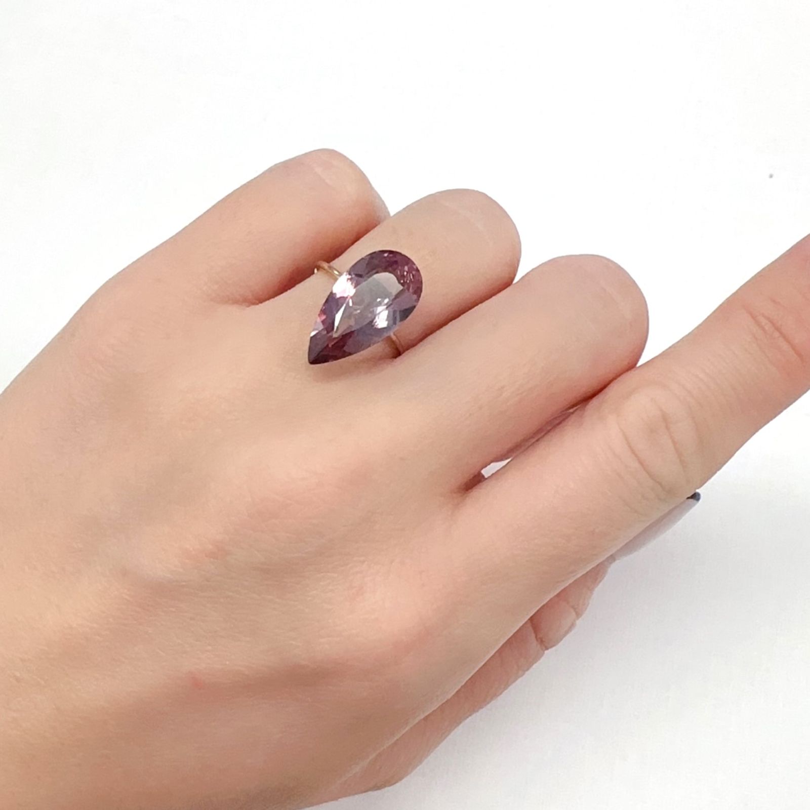 カラーシフト ピンクダイアスポア アフガニスタン産 5.88ct[240326385]17.8x9.1mm前後