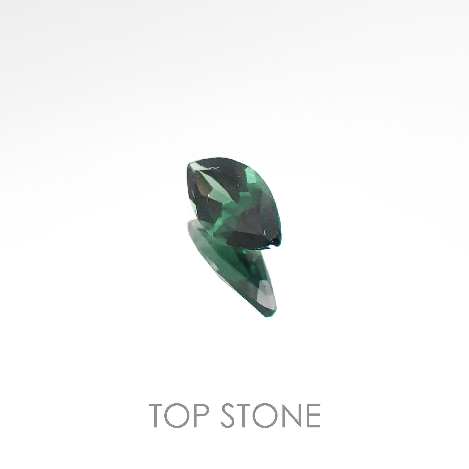 カラーチェンジガーネット(アレキタイプ)(宝石名ガーネット/カラーチェンジタイプ) マダガスカル・ベキリー産 0.22ct 識別済[20106607]6.1×2.9mm前後