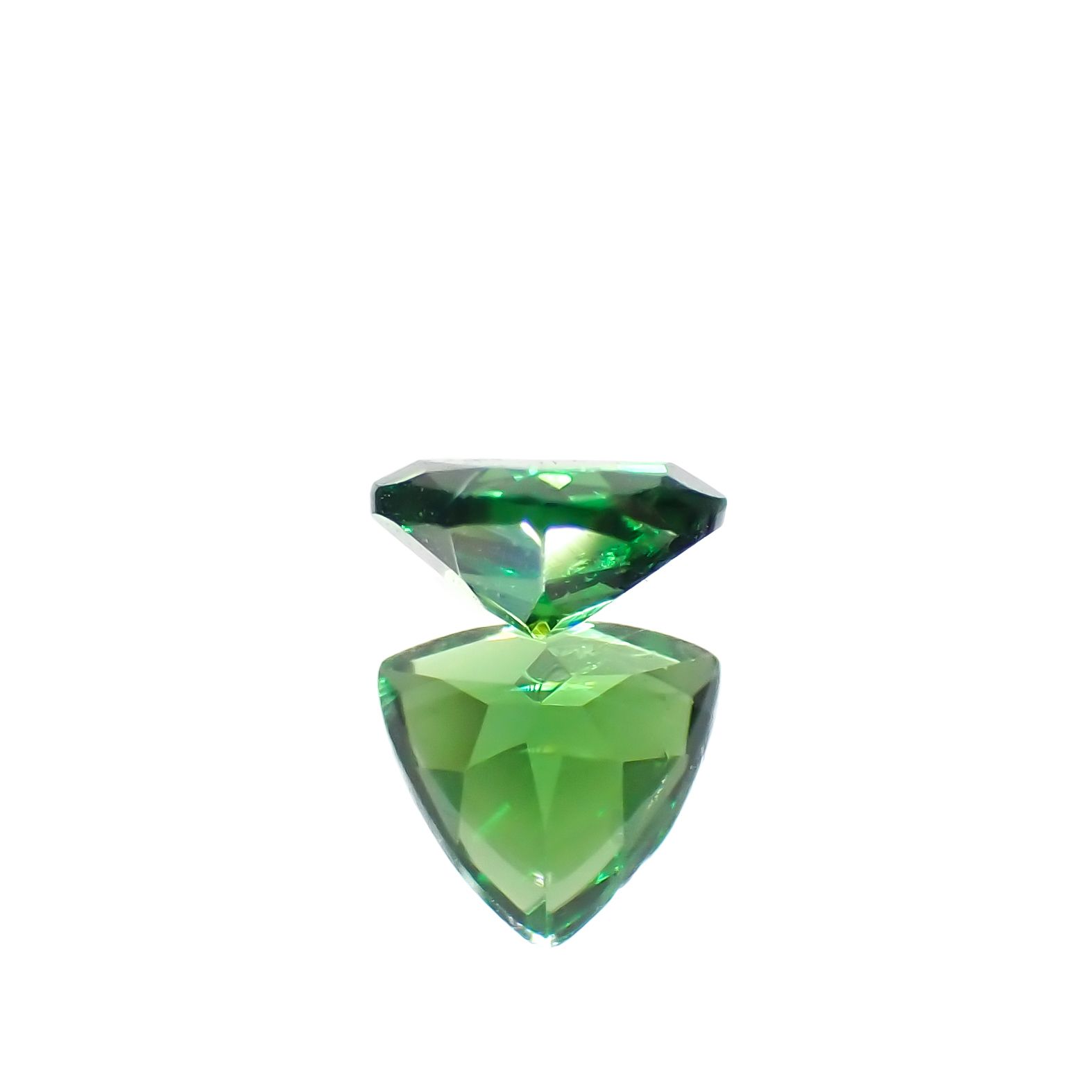 ツァボライト(宝石名ガーネット)タンザニア産 0.32ct 識別済[231224566]4.5x4.6mm前後