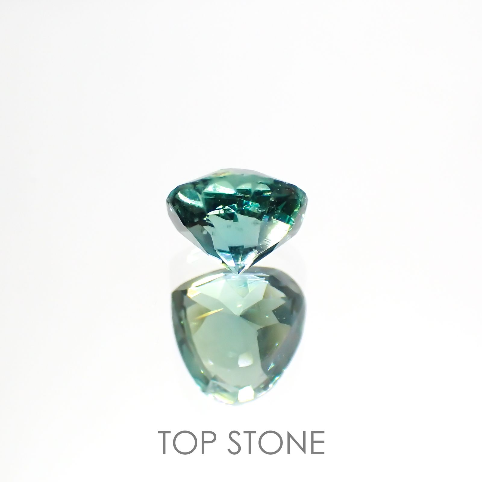 グリーントルマリン アフガニスタン産 0.62ct [220114106]5.4x5.7mm前後