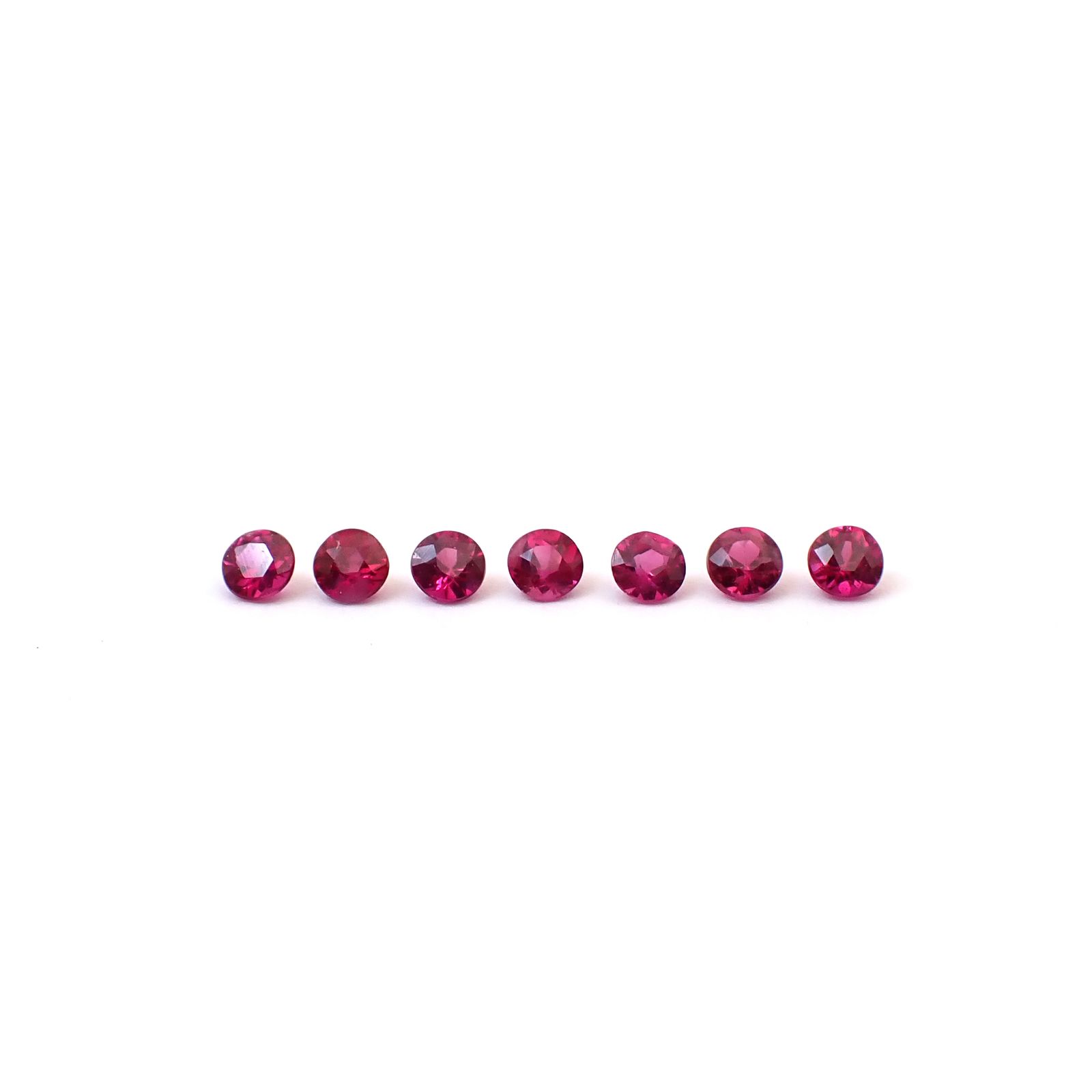 ルビー 7個セット タイ/モザンビーク産 0.39ct(7pcs合計) / 2.2x2.2mm前後 [260532282]