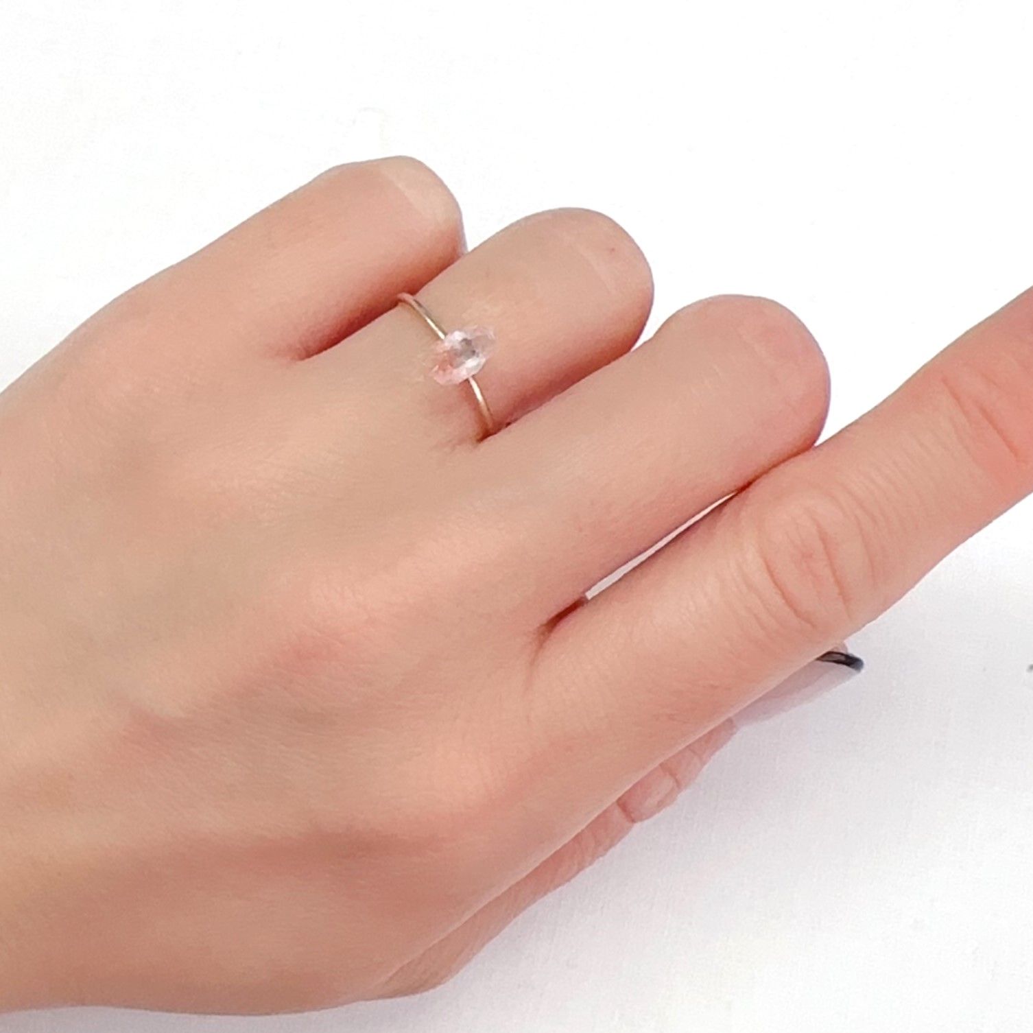 ◇カスタムカット◇ストロベリークォーツ カザフスタン産 0.67ct[240125494]9.3x4.3mm前後