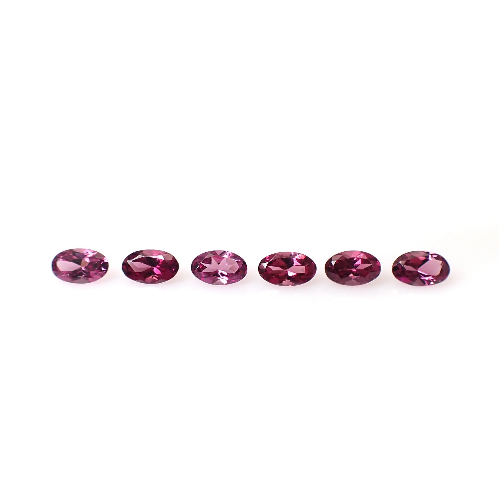 <ランダムセレクト1個販売>ロードライトガーネット(宝石名ロードライト・ガーネット)ブラジル産 約0.26ct 識別済[250129746-PAC]5.1x3.1mm前後