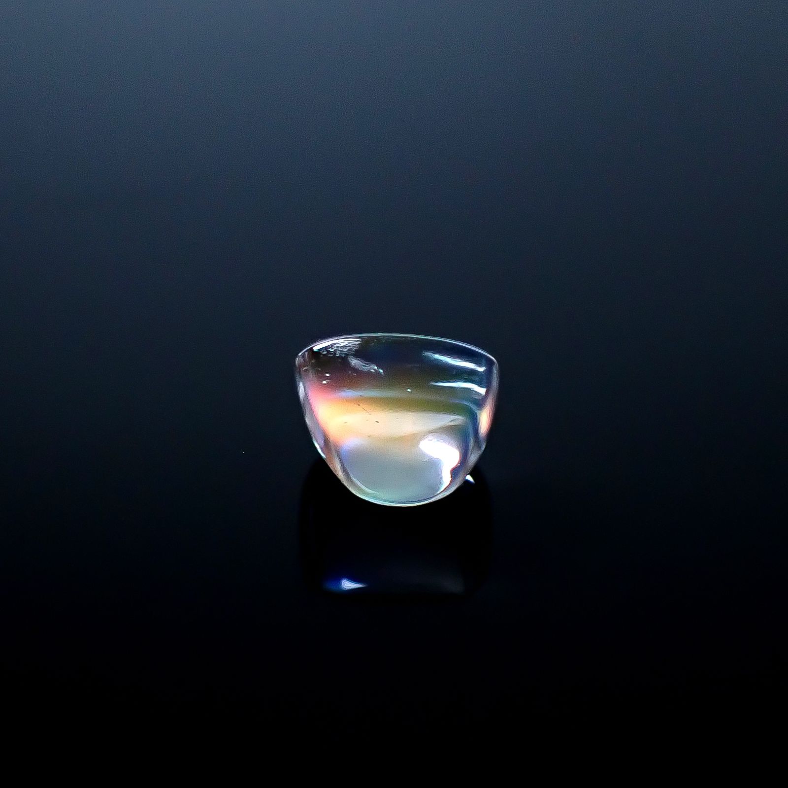 ◇バフトップカット◇レインボームーンストーン(宝石名ラブラドライト)マダガスカル産 識別済 0.60ct / 5x4.3mm前後 [250931038]