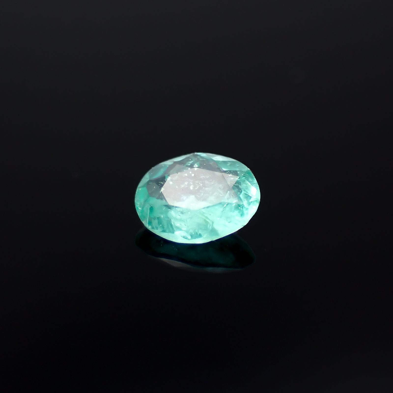 パライバトルマリン(宝石名トルマリン/別名パライバ・トルマリン)ブラジル・パライバ州バターリャ鉱山産 0.078ct 識別済[240125584]3.2x2.7mm前後