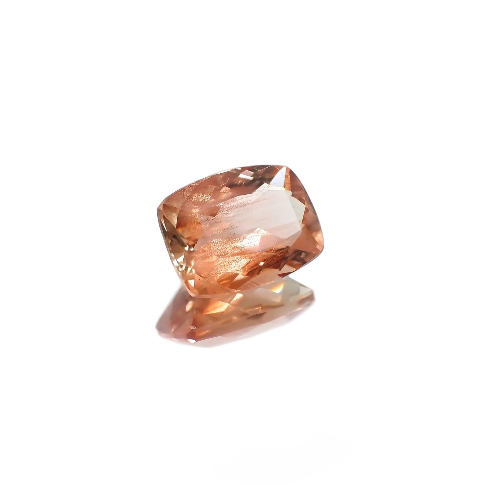 オレゴンサンストーン(宝石名ラブラドライト)アメリカ・オレゴン州産 2.505ct ソ付(彩珠)[250717179]10.1x7.5mm前後