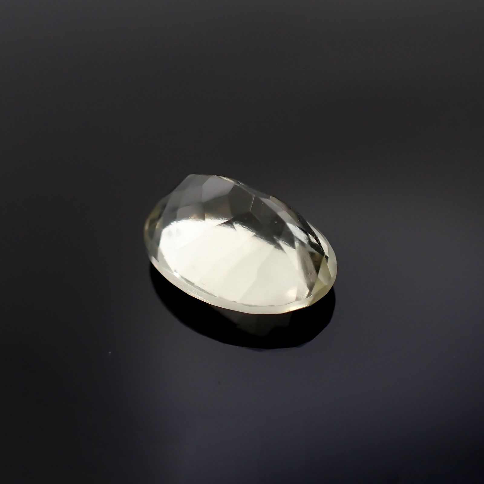 リビアングラス(宝石名インパクトガラス(衝撃溶融ガラス))発見地：エジプト・リビア砂漠 4.69ct 識別済[211213798]14.1x10mm前後