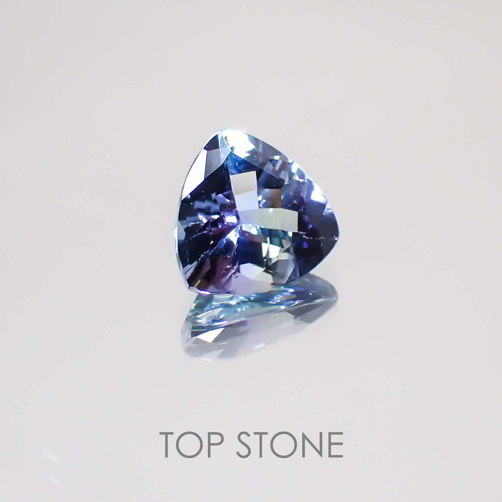 パーティーカラータンザナイト(ゾイサイト) タンザニア産 ルース 1.12ct[21029455]6.7×6.7mm前後