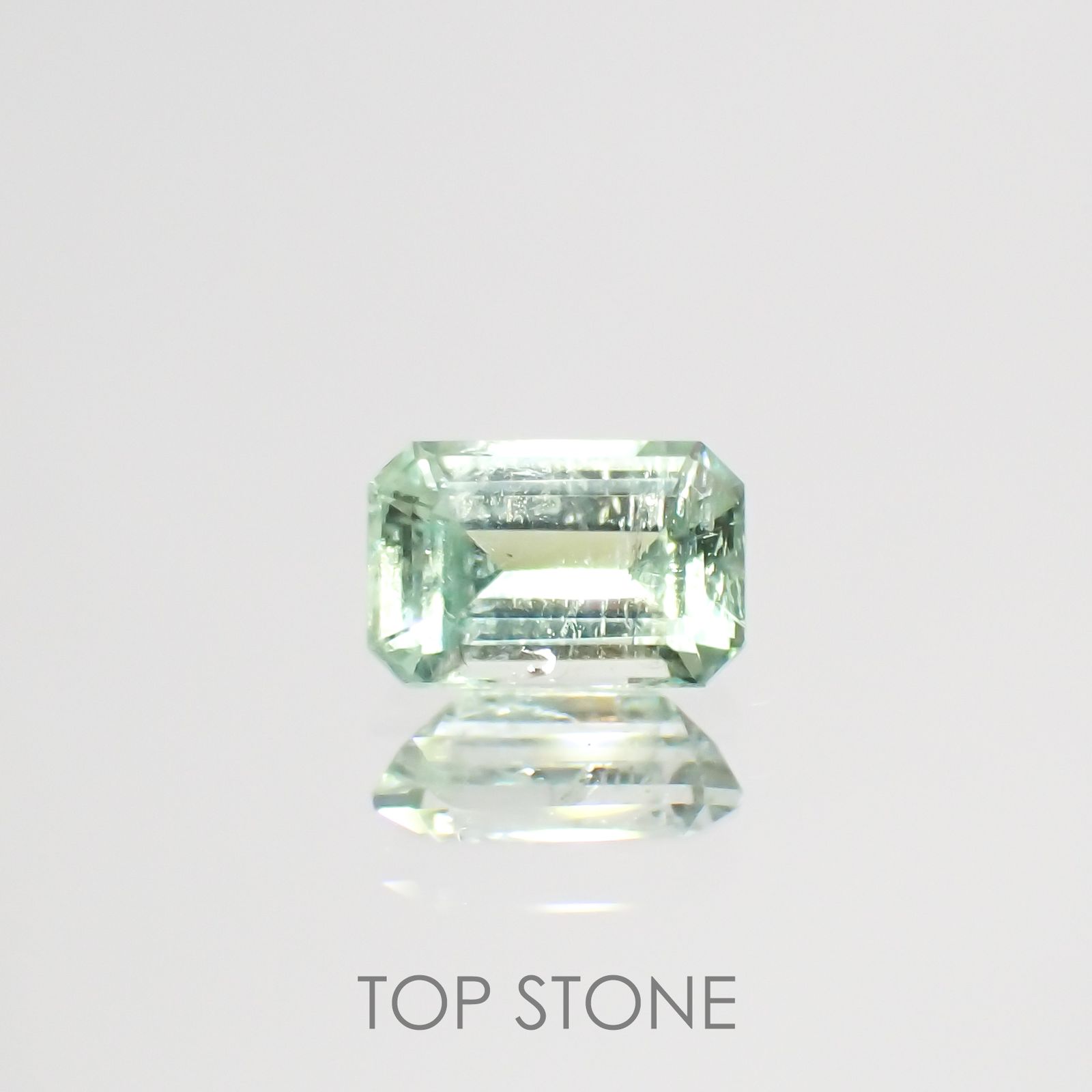 バナジウムコーネルピン(宝石名コーネルピン)タンザニア・タンガ州産 0.91ct 識別済[220115621]6.7x4.4mm前後