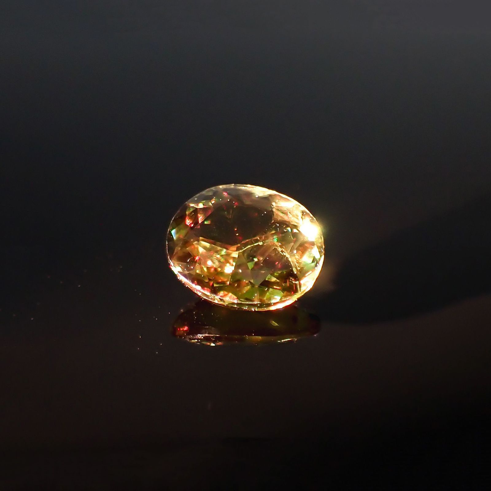 カラーチェンジスフェーン パキスタン産 0.69ct [230120038]6.1x5.4mm前後