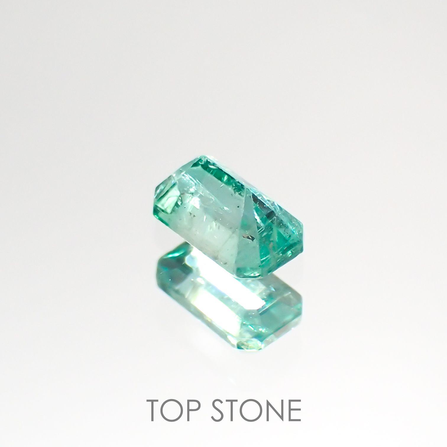 エメラルド(宝石名エメラルド) ザンビア産 0.27ct 識別済[210812993]4.9×2.8mm前後
