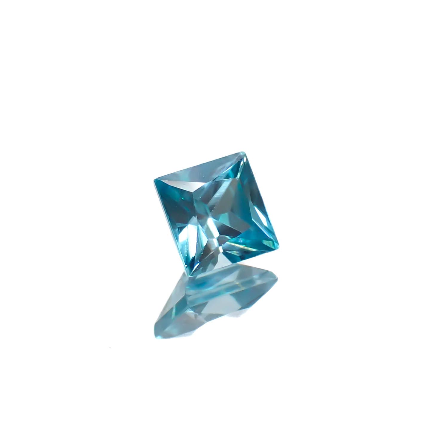 ◇プリンセスカット◇ブルージルコン カンボジア産 0.52ct [241229631]4x3.9mm前後