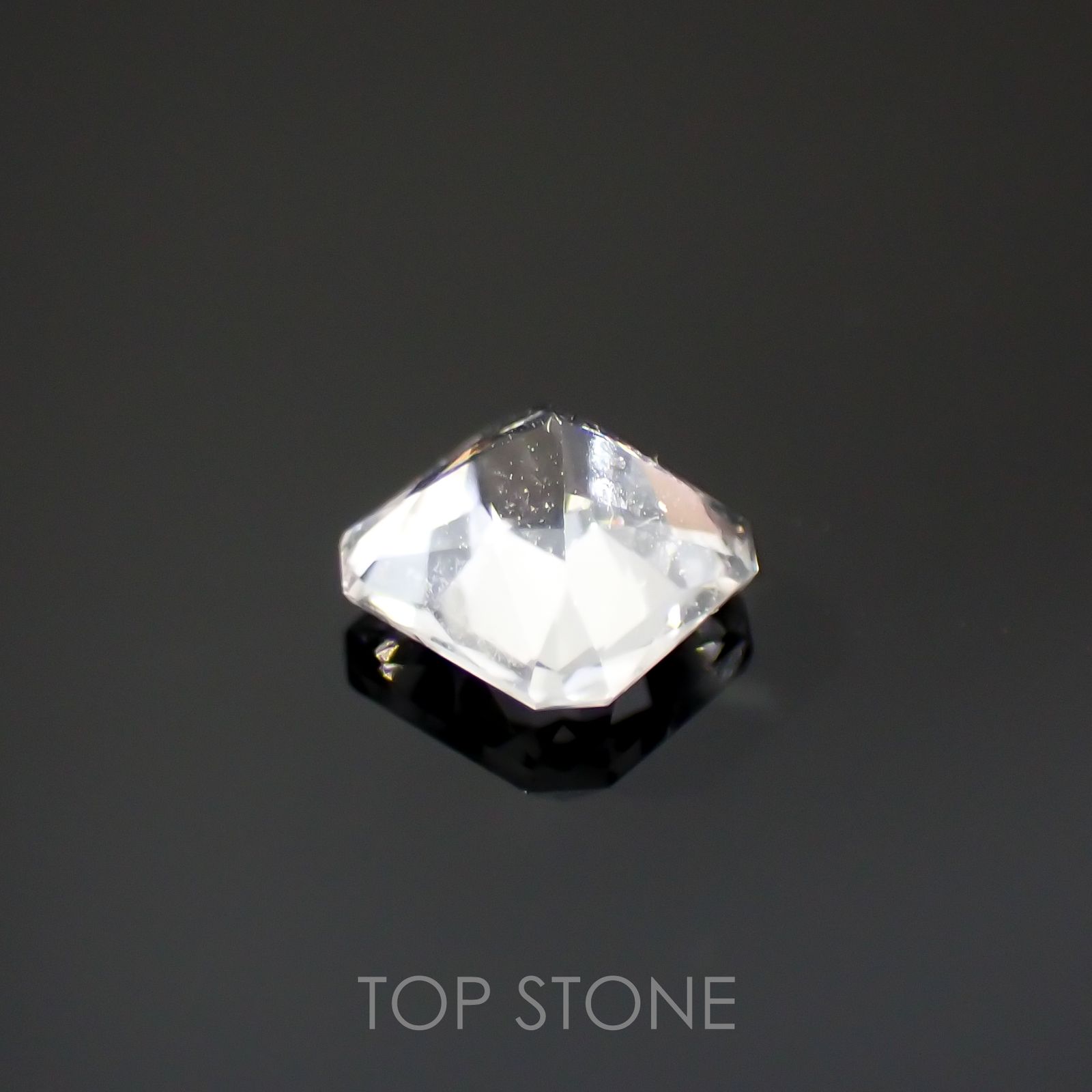 フェナカイト(宝石名フェナカイト)ブラジル産 0.45ct 識別済[220115169]4.7x4.6mm前後