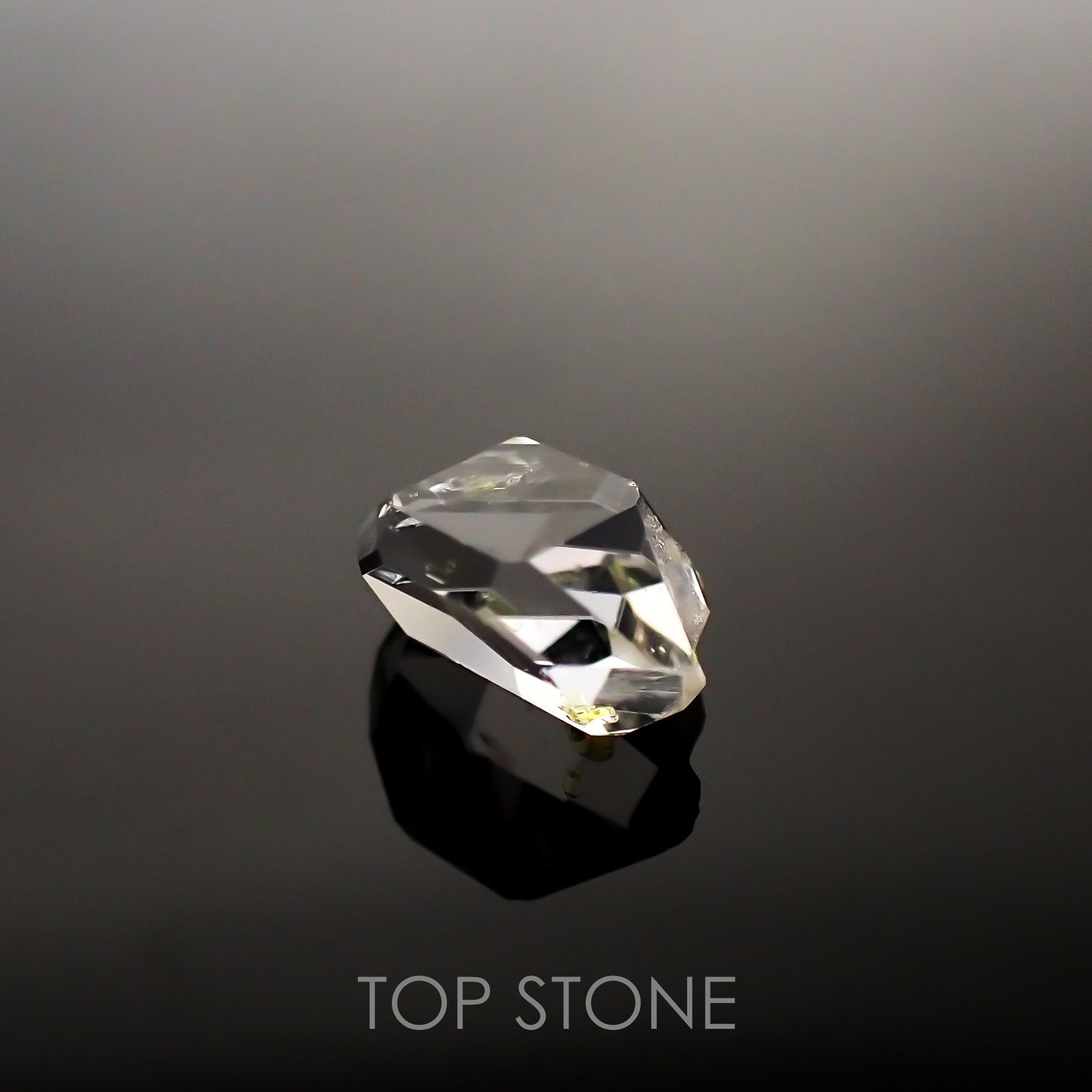 オイルインクォーツ パキスタン産 ルース 3.79ct[210811440]12.6×8.7mm前後